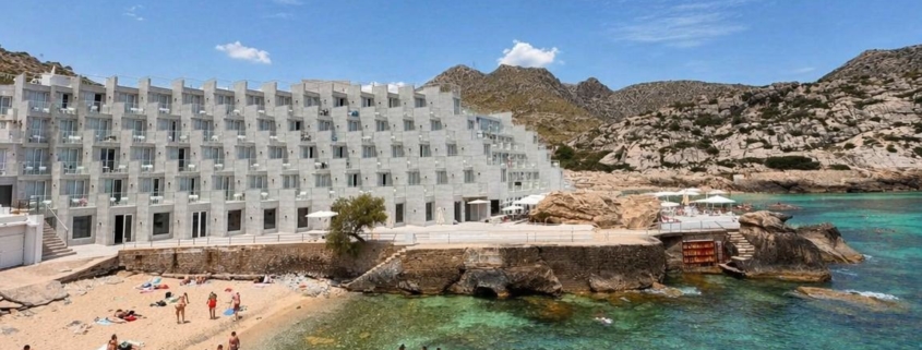 Cala Clara mit Hotel Globales