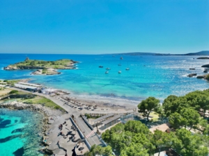 Drohnenfoto Cala Xincell bei Illetes