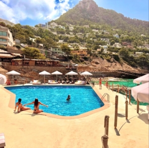 Beach Club Cala Llamp