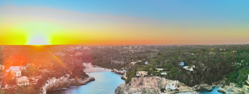 Sonnenuntergang in der Cala Llombards, Mallorca