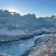 Cala Murta bei Sonnenuntergang