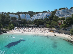 bereits im Mai ist hier einiges los, an der Platja de Illetes